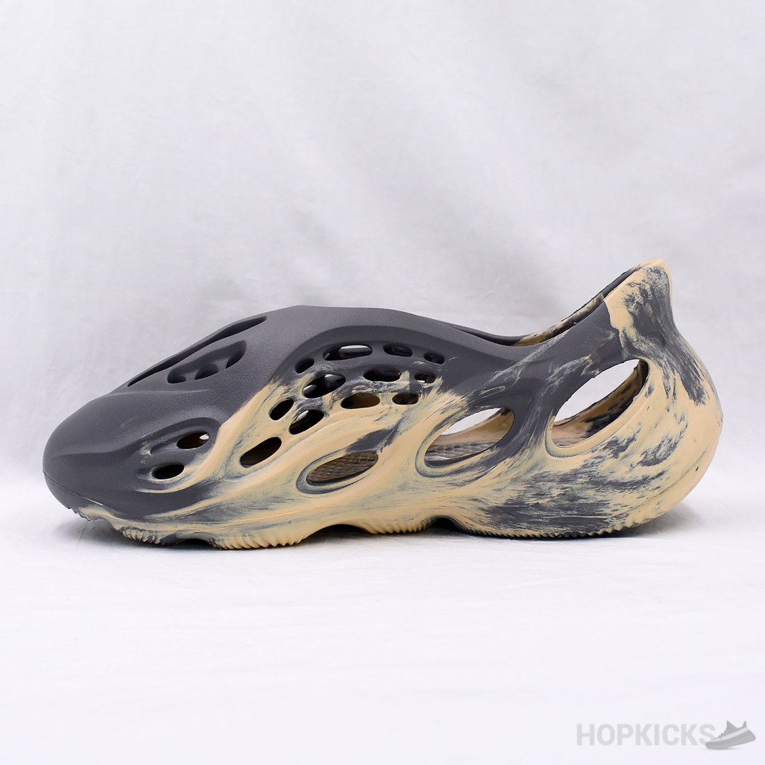 yeezy foam rnnr moon